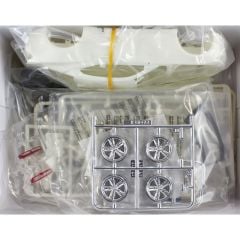 AMT 978M 1/25 2016 Chevy Camaro SS Araba Demonte Plastik Maketi