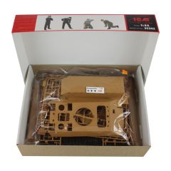 35342 1/35 Bergepanther with German Tank Crew 4 fi
